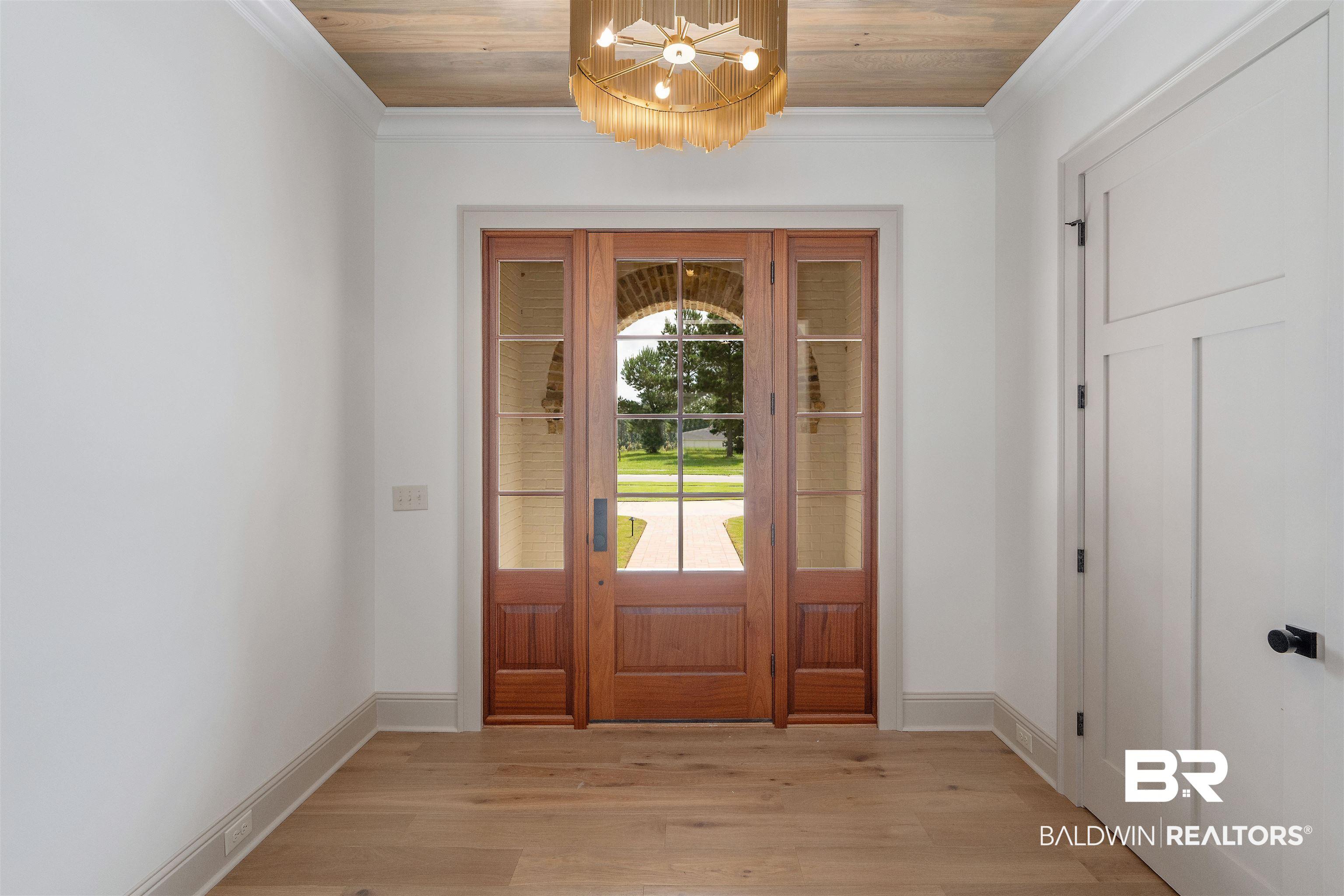 Image 4: Foyer