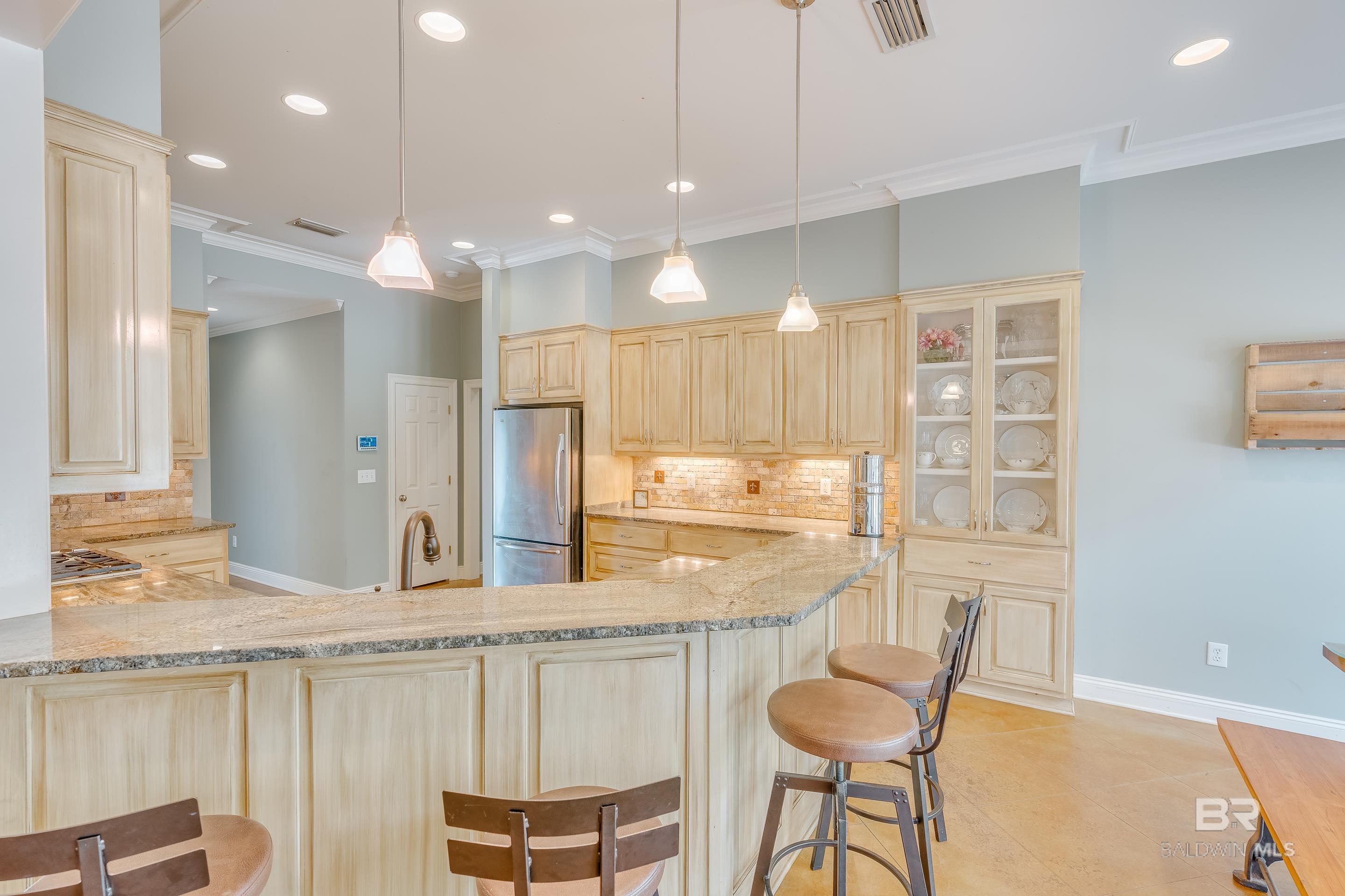 Image 4: Kitchen