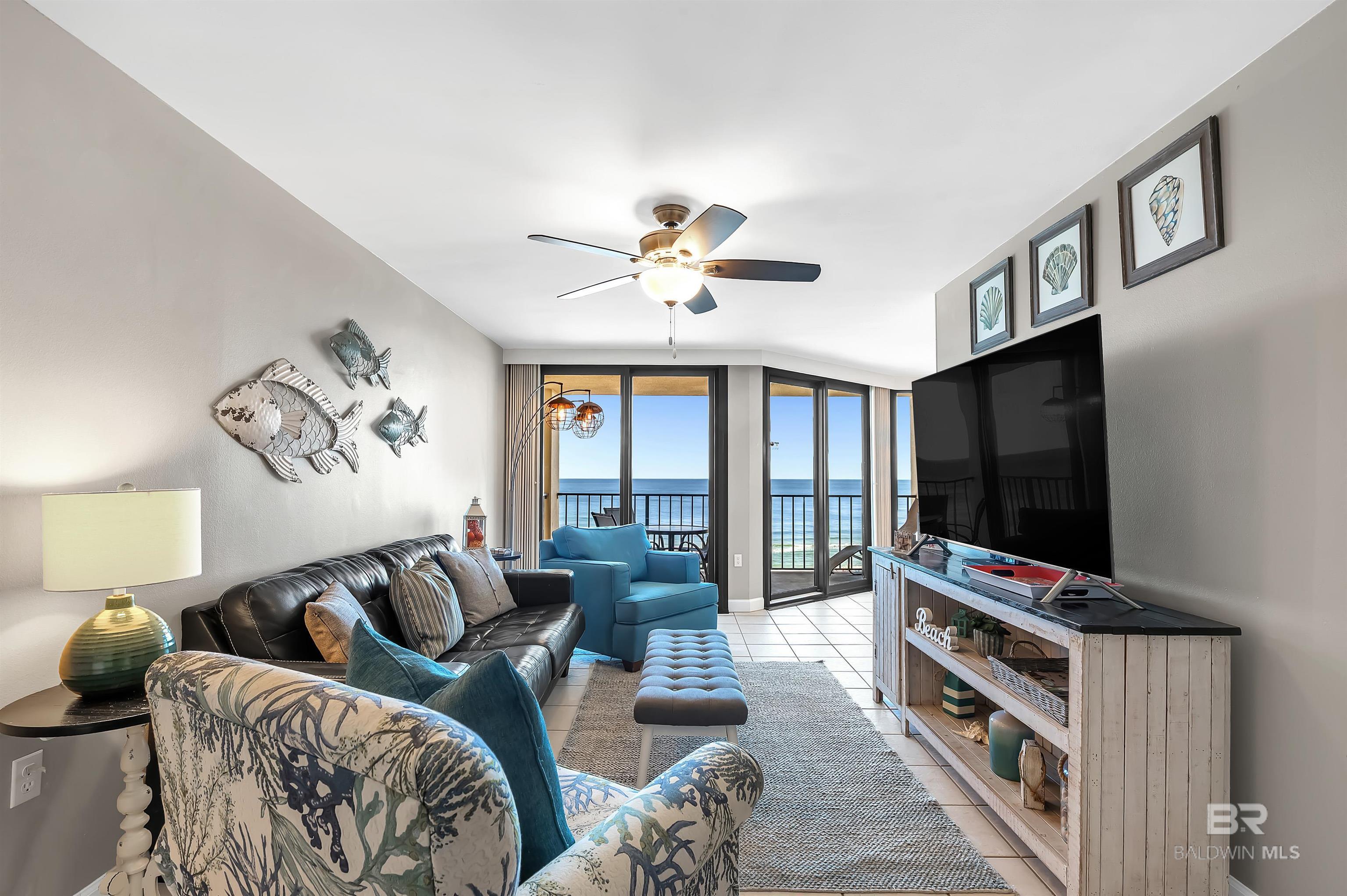 Image 3: Living Room