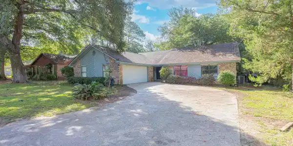 112 Windsor Court