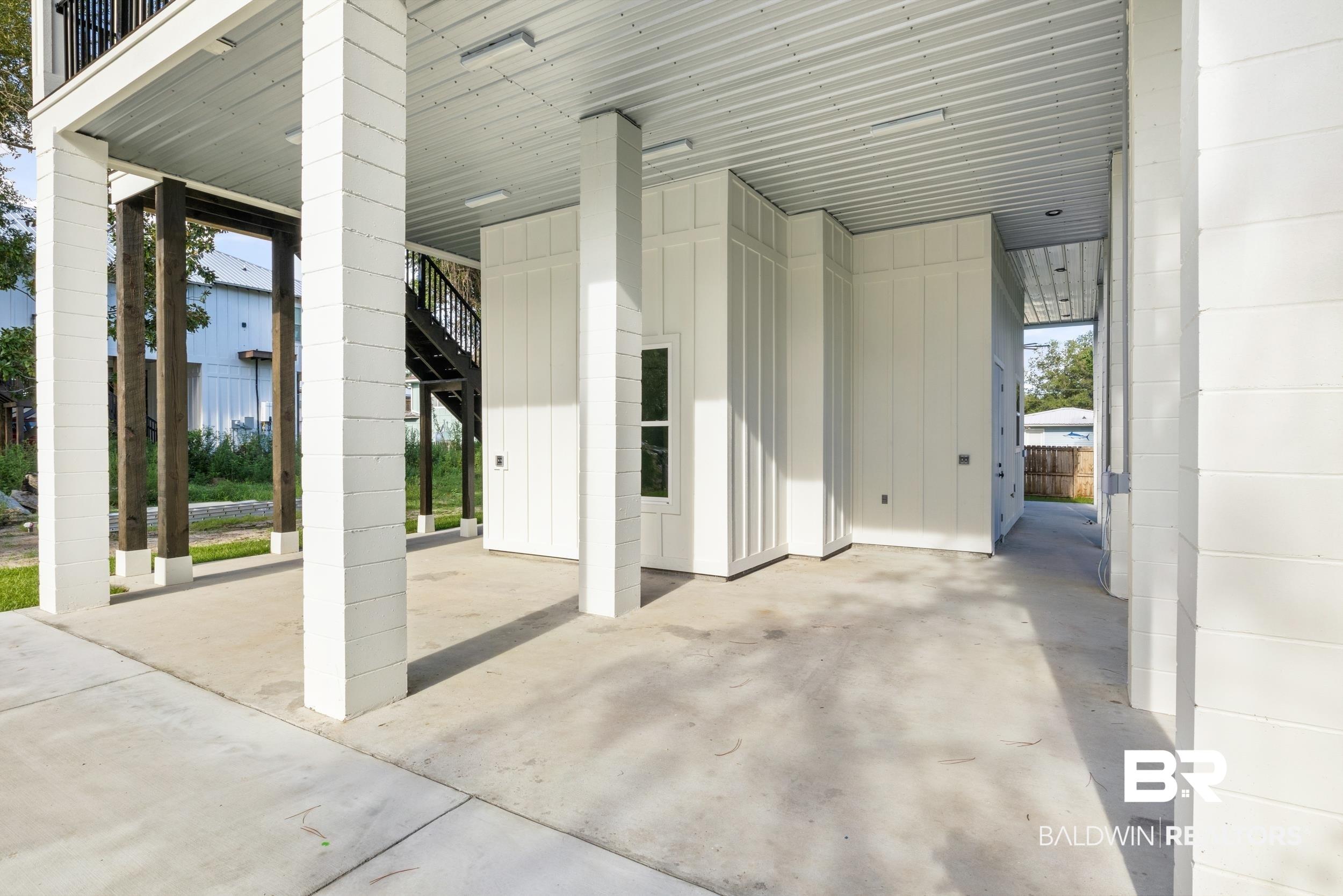 Image 4: Storage Room 300sq ft