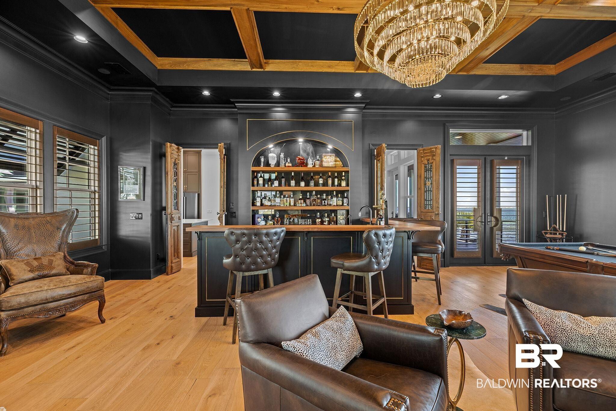 Image 4: Bar