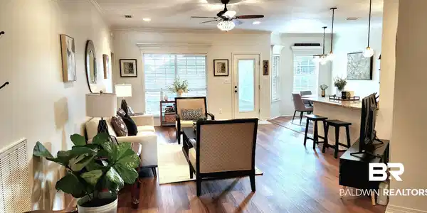 Image 3: Entry