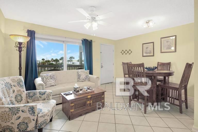 Image 4: Living Room