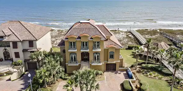 3237 Dolphin Dr