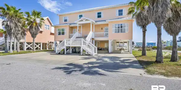 1438 Sandy Lane
