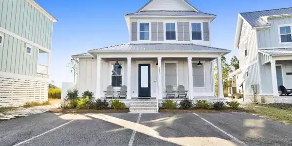 2761 Salt Drive