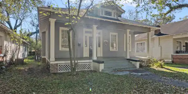 21 HOUSTON Street