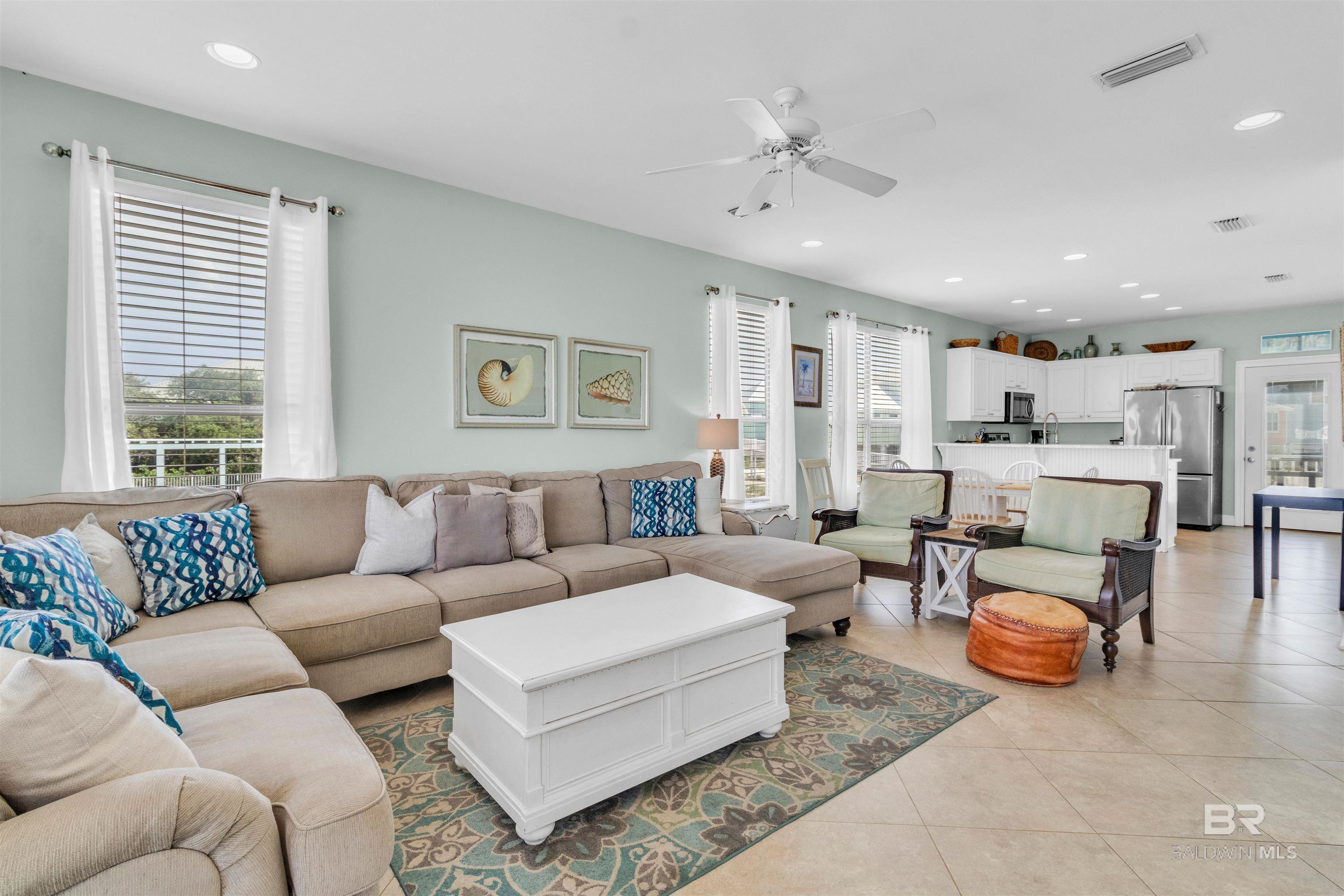 Image 3: Living Room