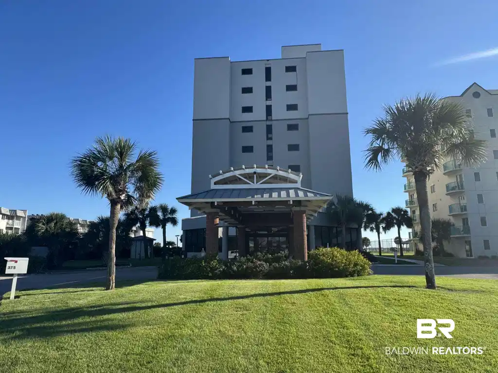 Image 1: View of apartment building / complex