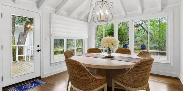 Image 3: Breakfast Room