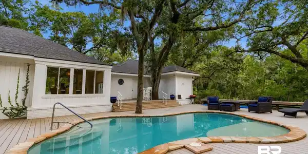 Image 4: Pool