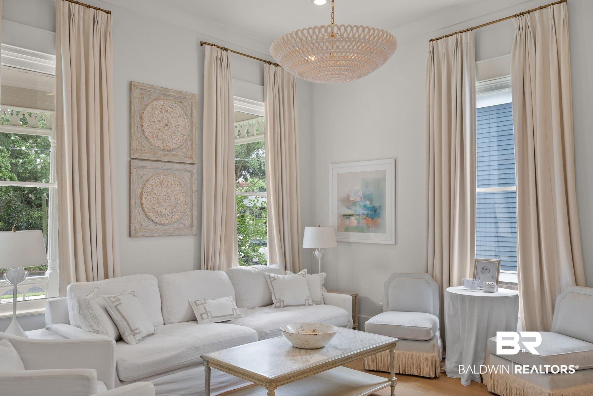 Image 3: Living room