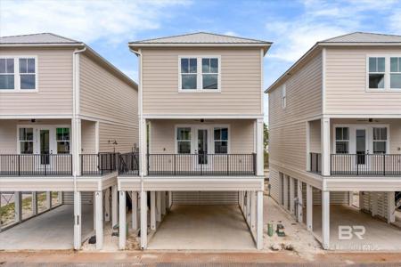 951 W Lagoon Avenue