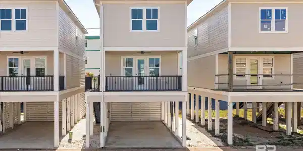 951 W Lagoon Avenue