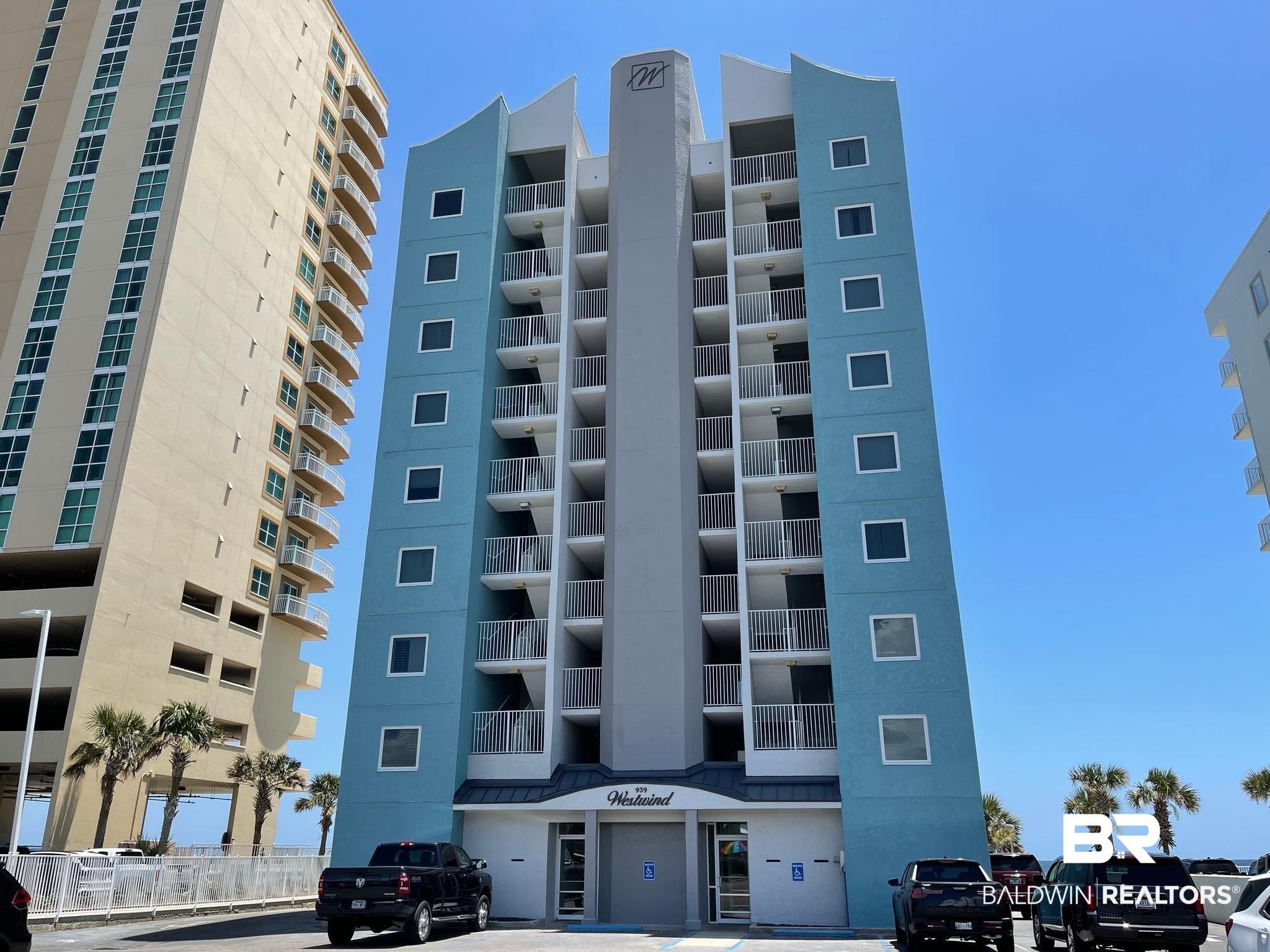 Image 2: View of apartment building / complex
