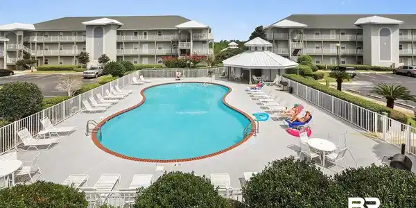Image 2: Pool