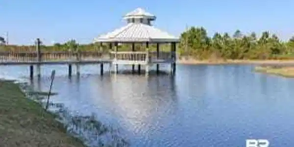 Image 3: Fishing pier and gazebo