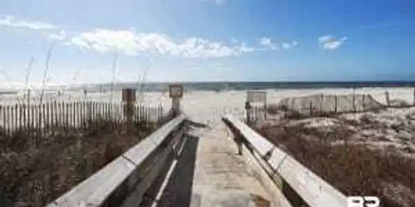 Image 4: Deeded beach access