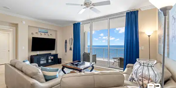 Image 3: Living area