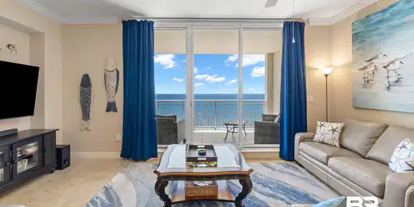 Image 4: Living area