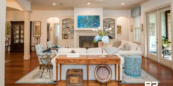 Image 3: Living Room