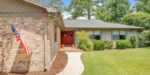 110 Dewitt Circle