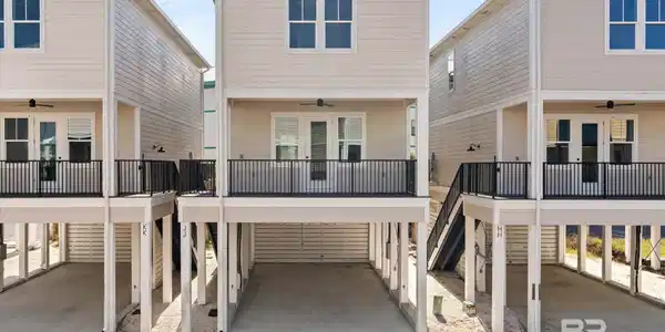 951 W Lagoon Avenue