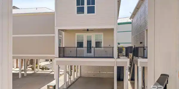 951 W Lagoon Avenue