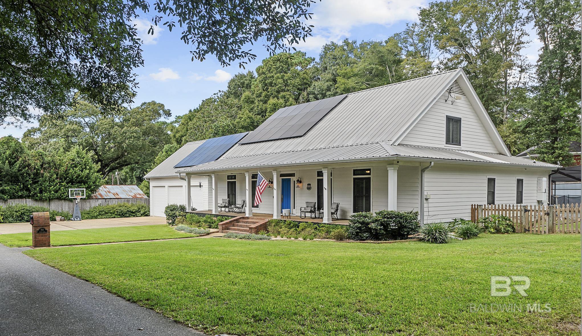 Image 1: Privacy in Olde Towne Daphne