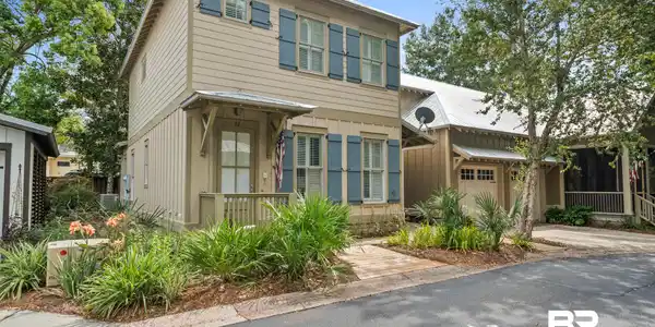 Image 3: Front