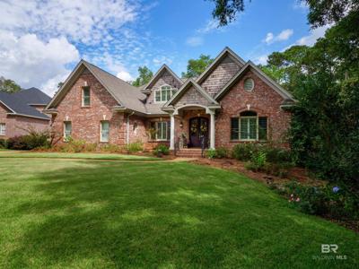 221 North Circle