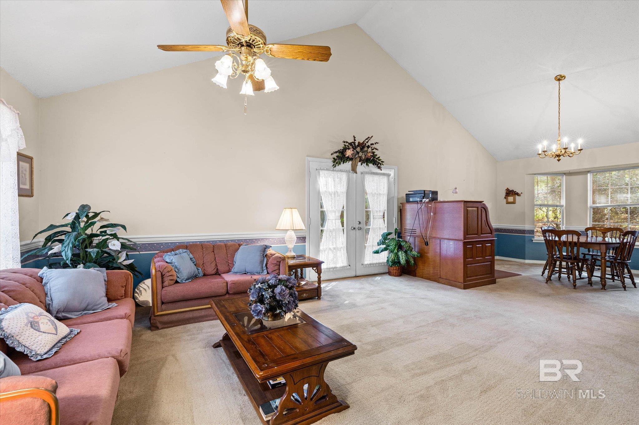 Image 4: Living Room