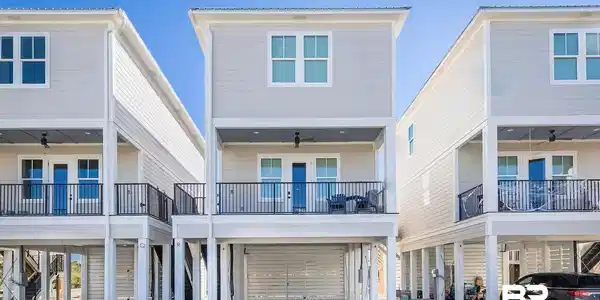 951 W Lagoon Ave