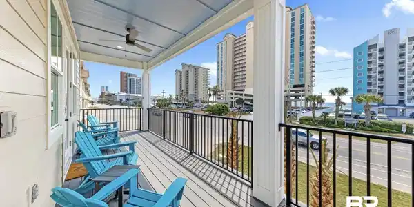 951 W Lagoon Avenue