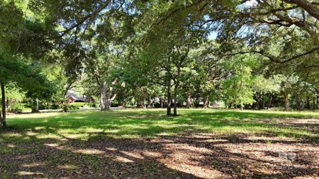 1700 Twisted Oak Circle