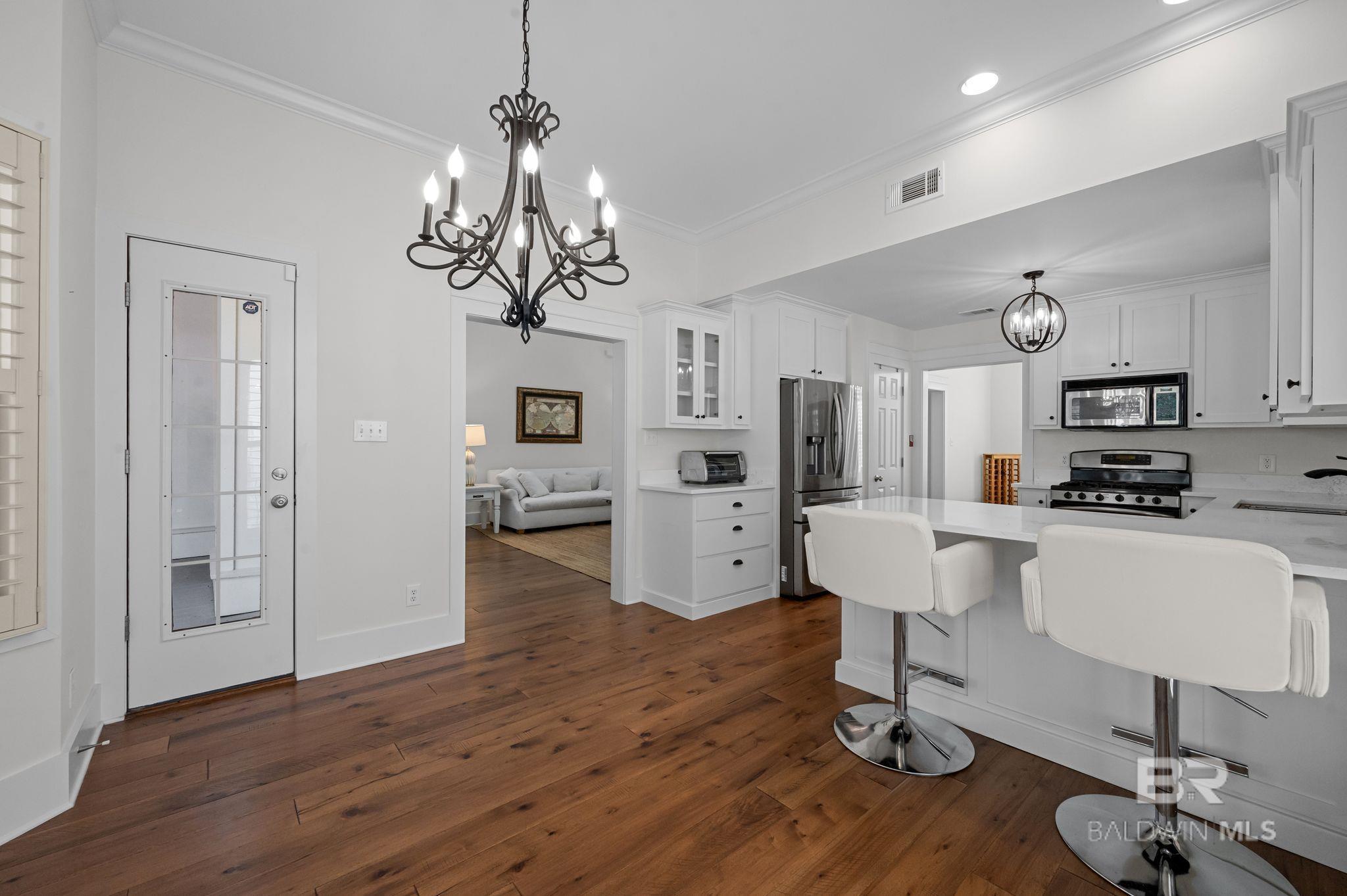 Image 4: Kitchen