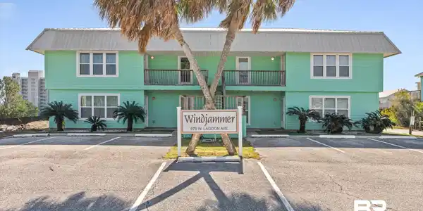 979 W Lagoon Avenue