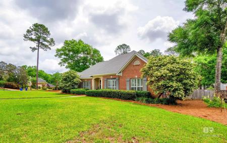 206 North Circle