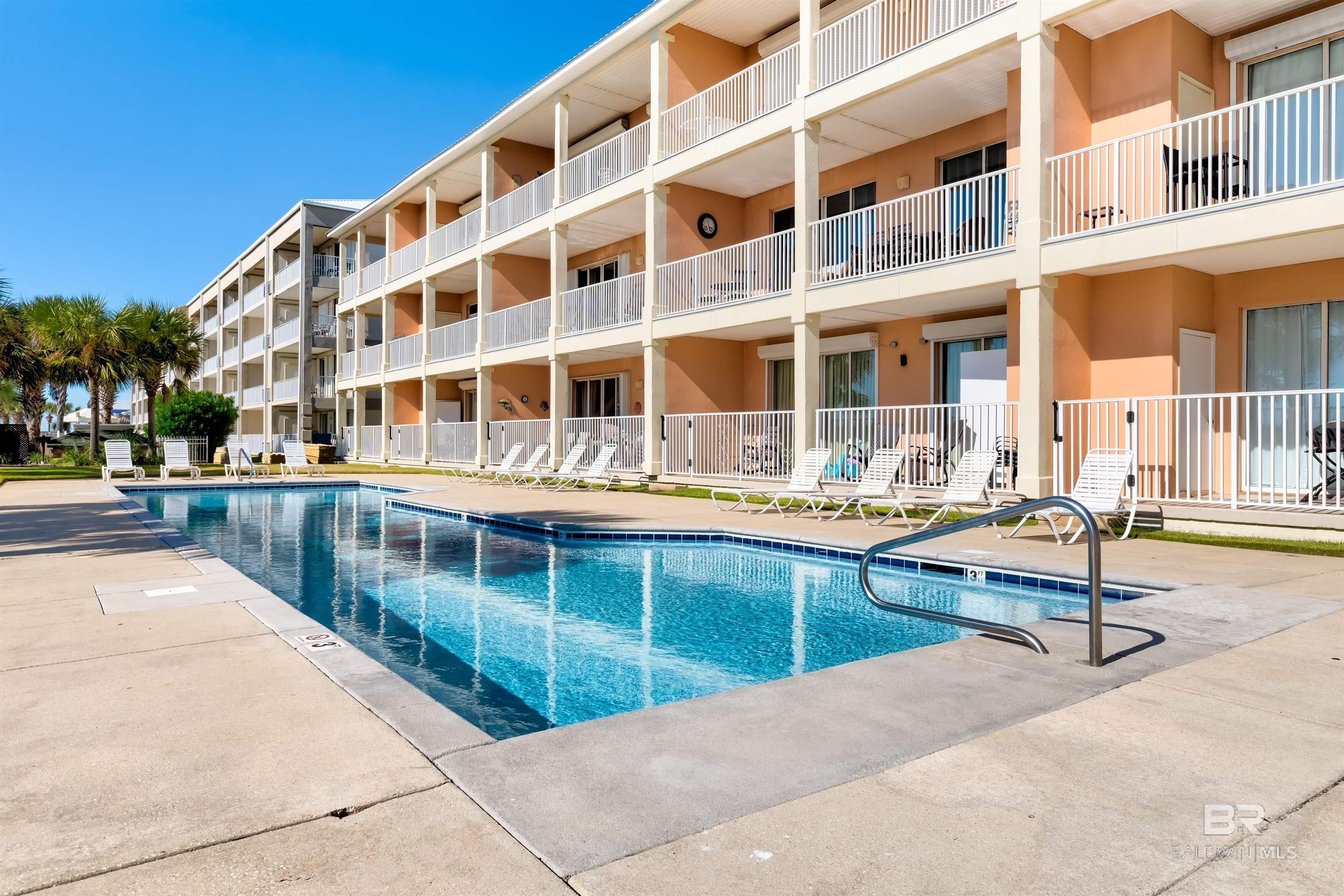 Image 2: Pool