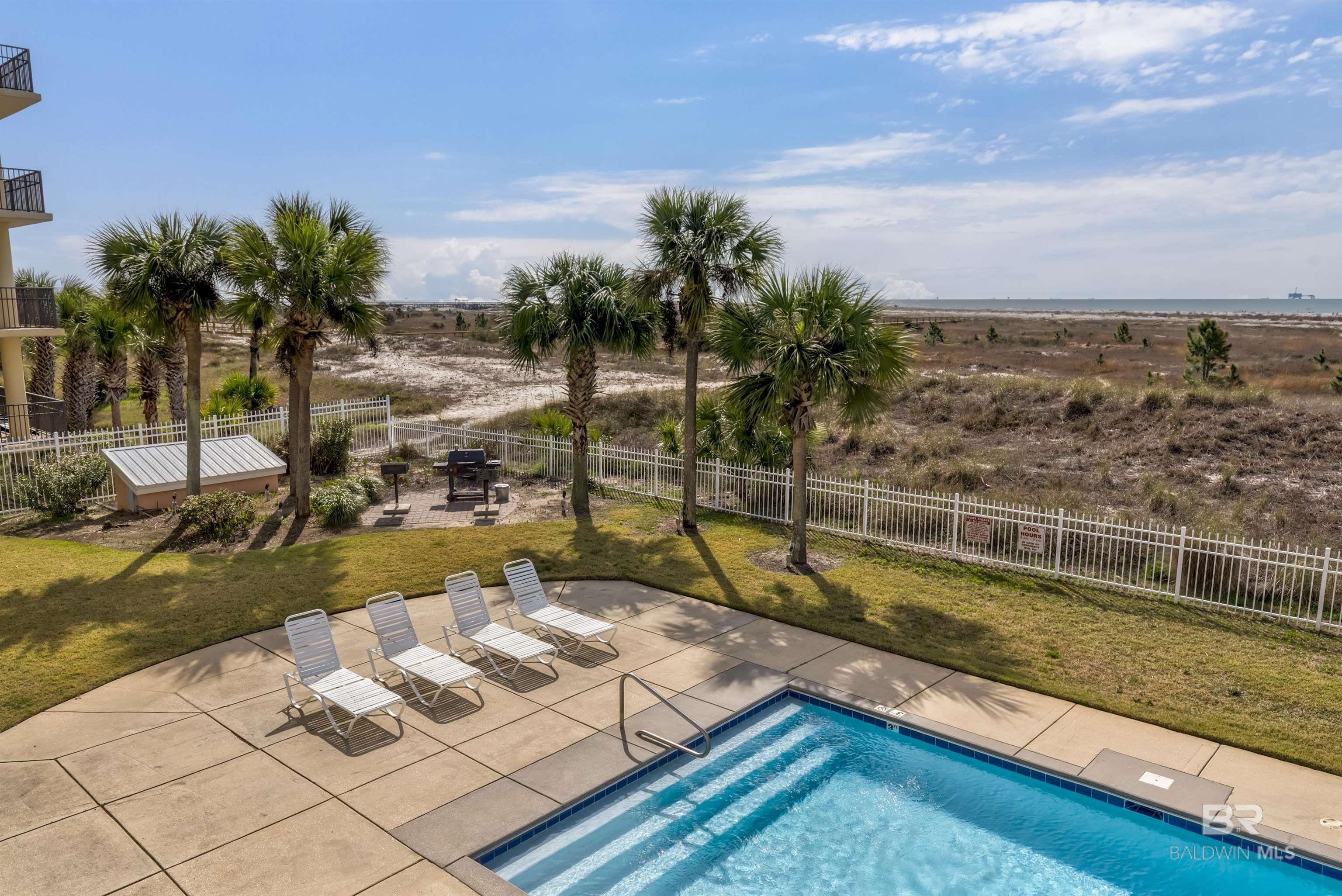 Image 4: Pool