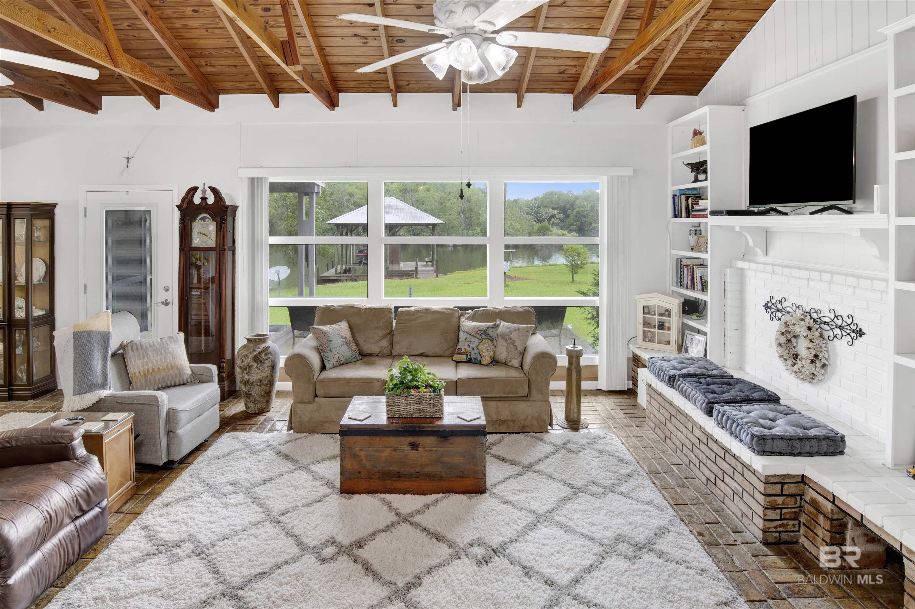 Image 3: Living Room