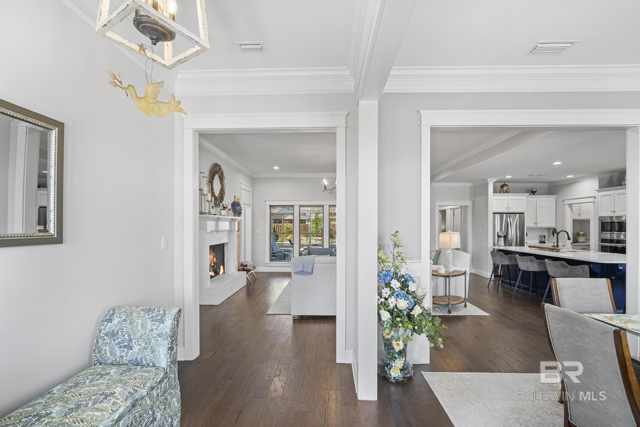 Image 4: Foyer