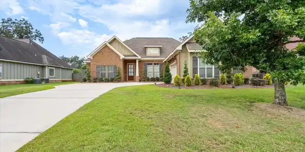 8821 Bainbridge Drive