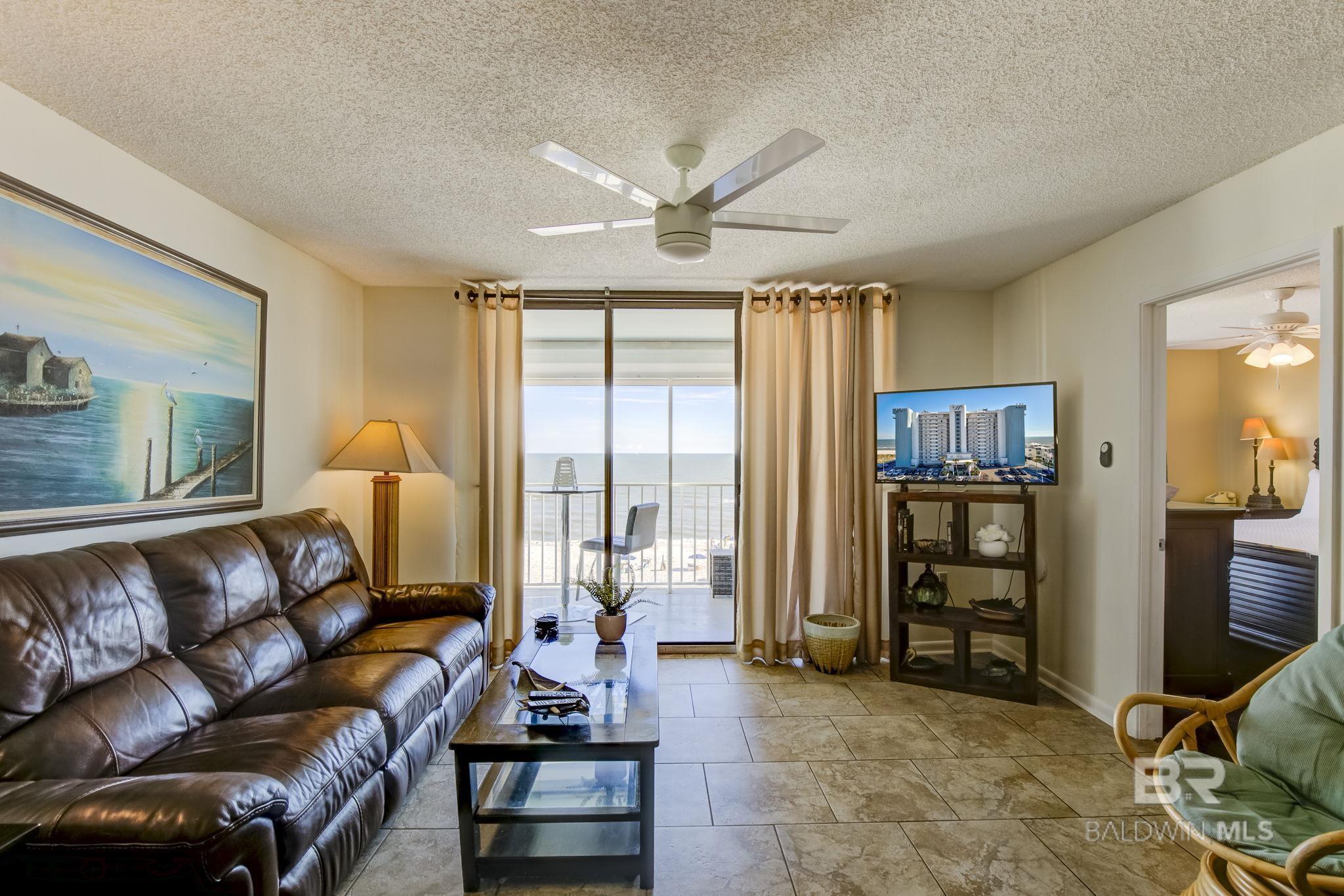 Image 3: Living Room