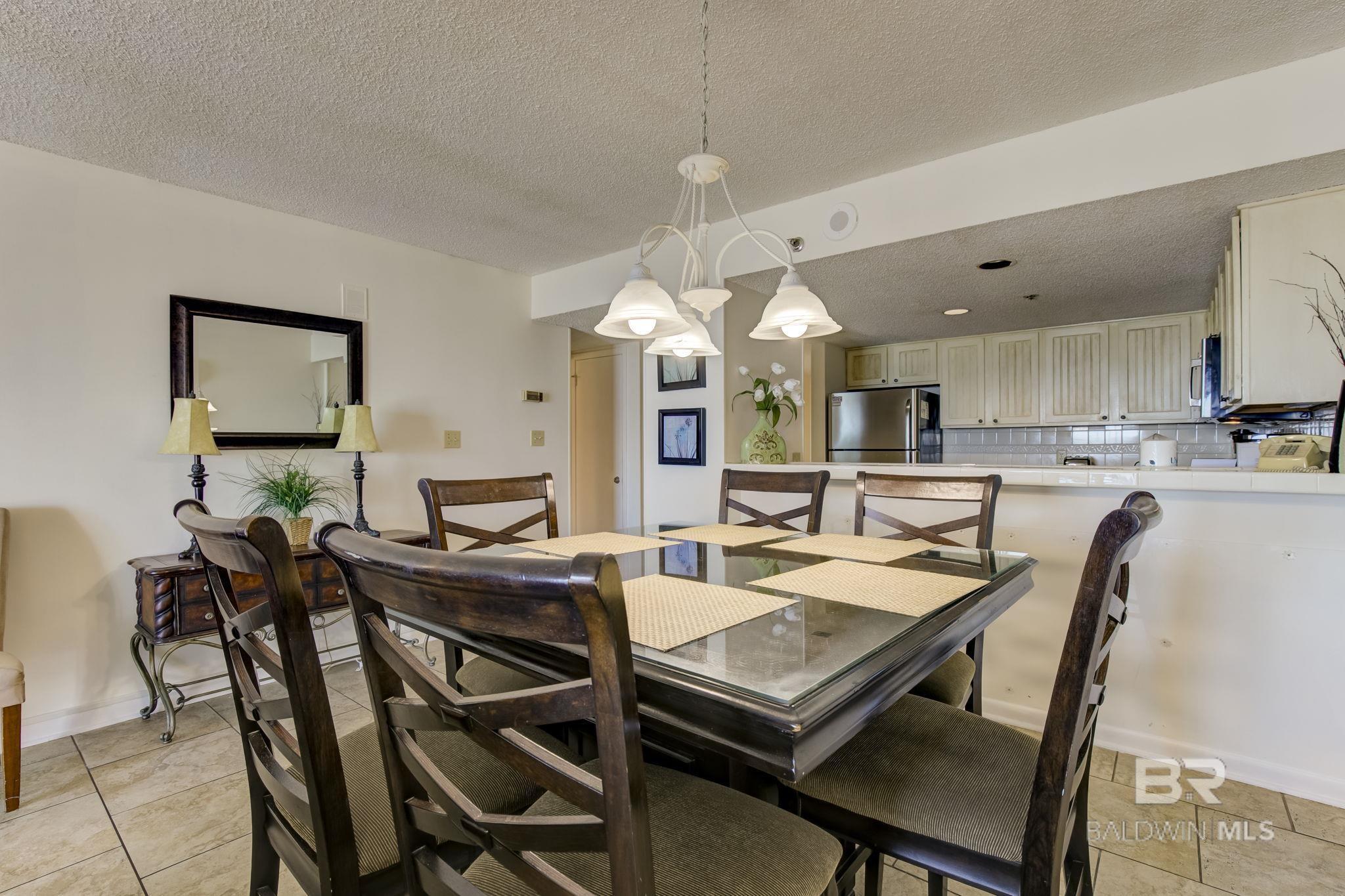 Image 4: Dining Area