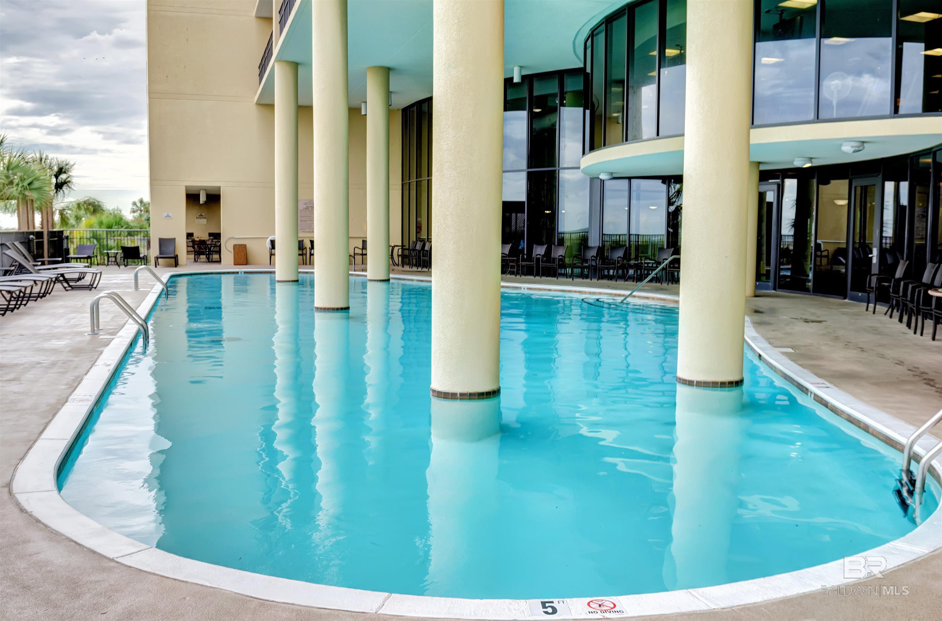 Image 3: Pool