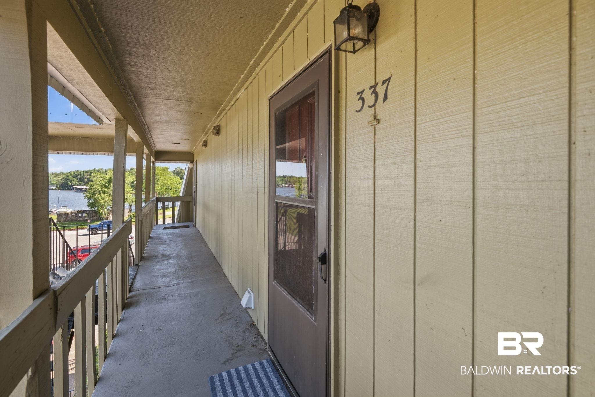 Image 1: Front entryway