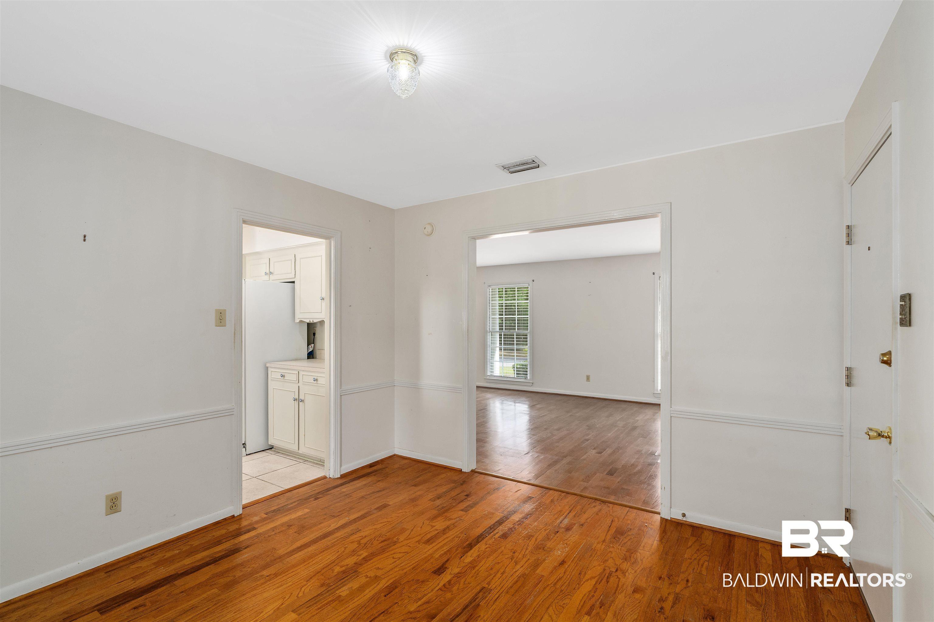 Image 4: Dining Room