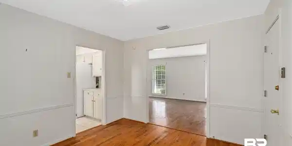 Image 4: Dining Room